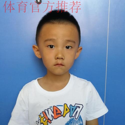 石头教练与希望之星张晨的足球故事 石头教练与希望之星张晨的足球故事